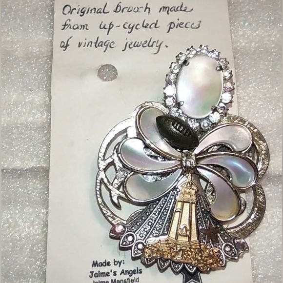 Pro Football Hall of Fame theme Angel Brooch - Picture 7 of 16